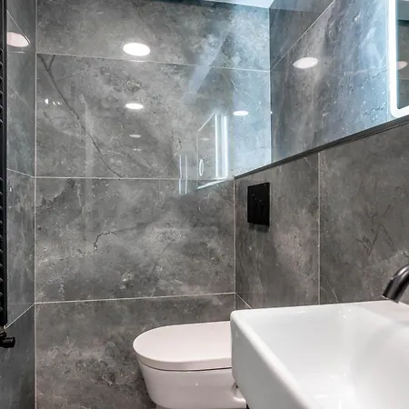 Peckitt Street Apartment