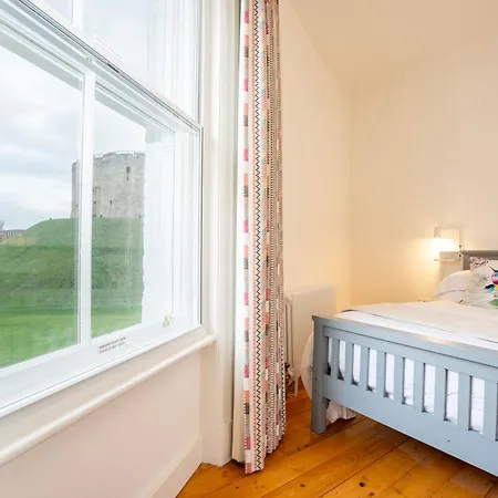 Peckitt Street Apartment