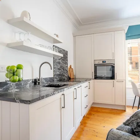 Peckitt Street Apartment